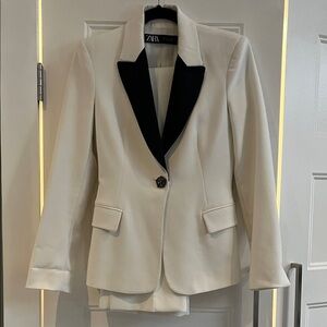 Zara Women's Blazer in Cream with Black Lapel